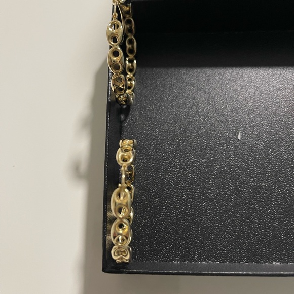 14k gold large chunky hoop - Picture 3 of 9